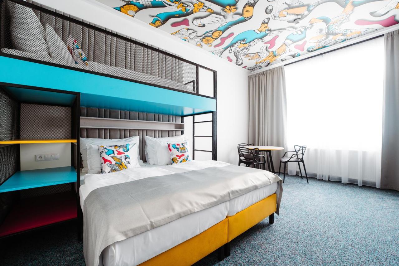 Family Apartments By Astoria Hotel & Medical Spa 卡罗维发利 外观 照片